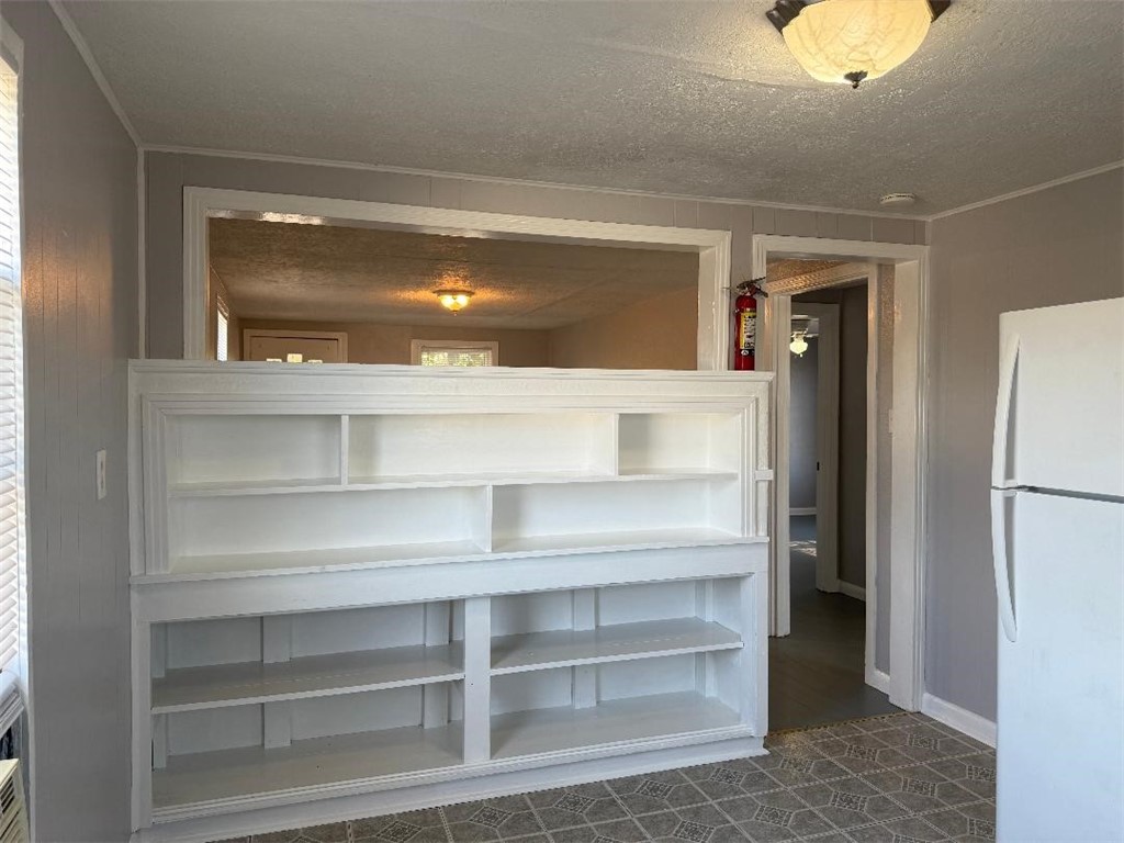 810 8th Avenue Portland, TX 78374 - Photo 6 of 16 a view of walk in closet with empty racks