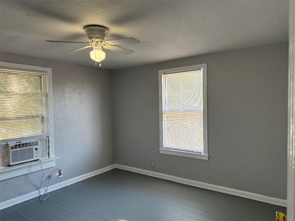810 8th Avenue Portland, TX 78374 - Photo 9 of 16 an empty room with a window
