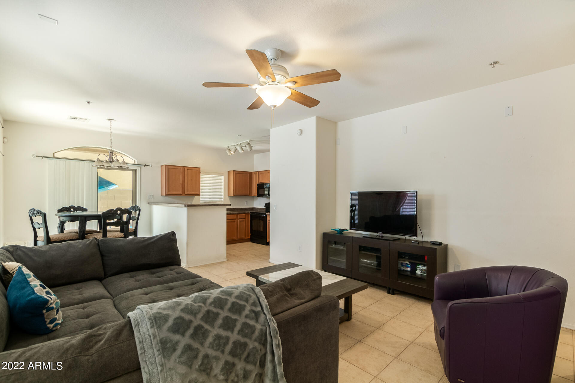 2150 West Alameda Road, Unit 1064 Phoenix, AZ 85085 - Photo 5 of 43 05 - Living room