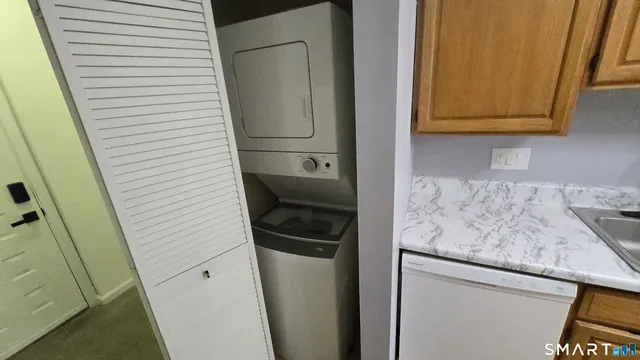 a view of empty room with window