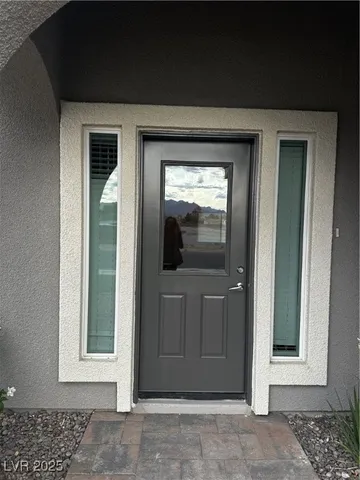 $2,725 | 2590 Apricot Lane, Las Vegas, NV 89108