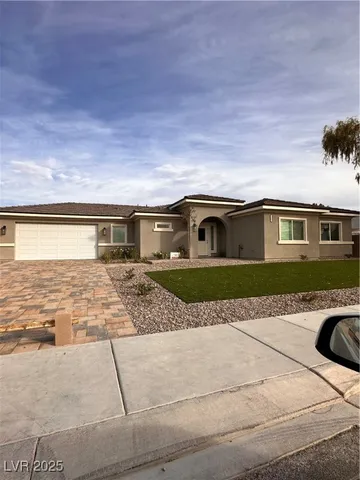 $2,725 | 2590 Apricot Lane, Las Vegas, NV 89108