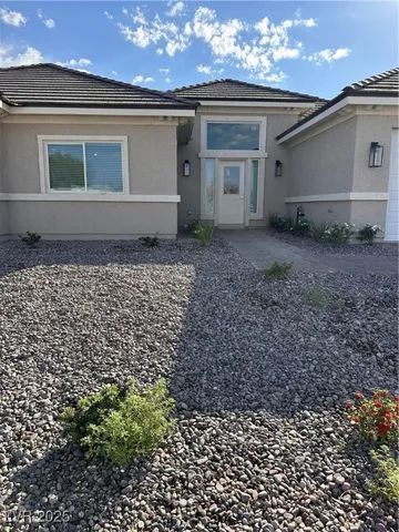 $2,725 | 2590 Apricot Lane, Las Vegas, NV 89108