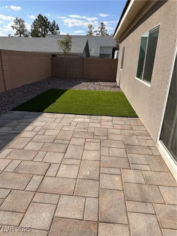 $2,725 | 2590 Apricot Lane, Las Vegas, NV 89108