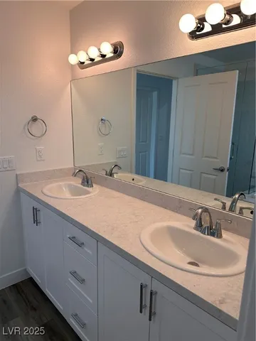 $2,725 | 2590 Apricot Lane, Las Vegas, NV 89108