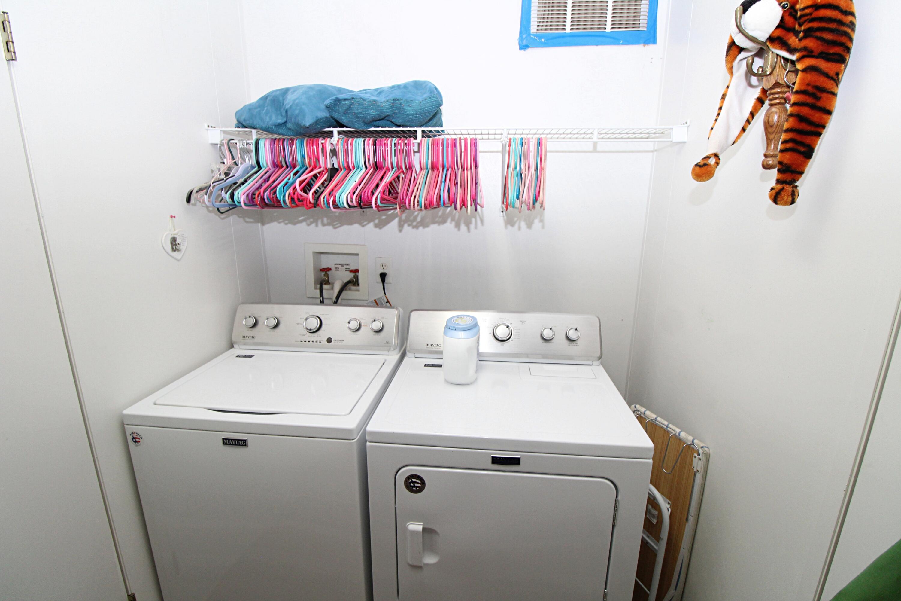 7732 North Applegate Road Grants Pass, OR 97527 - Photo 25 of 40 Laundry/pantry