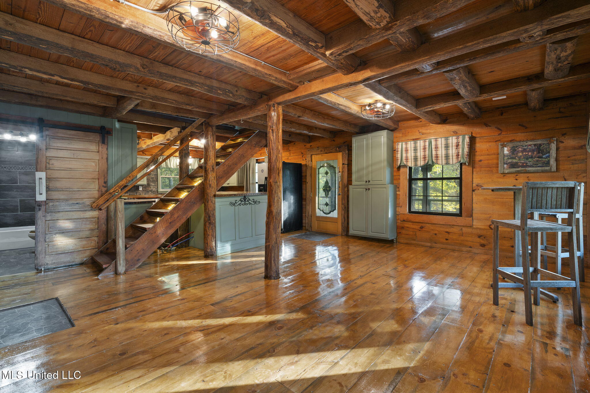 180 Red Oak Road Ashland, MS 38603 - Photo 7 of 25 Living room