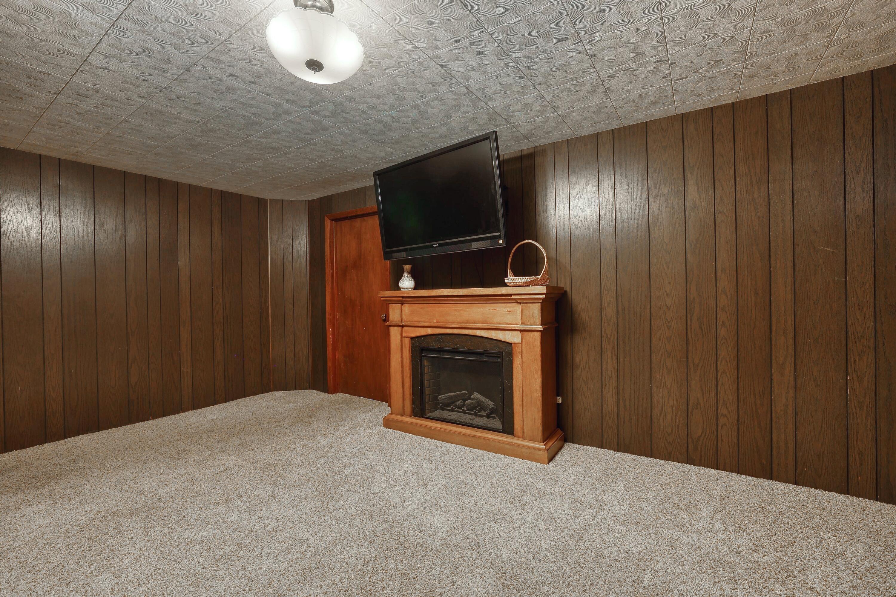 N67-w29921 Hartling Road Merton, WI 53029 - Photo 23 of 56 Rec Room