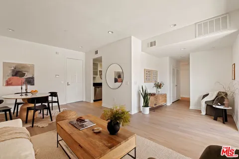 $739,000 | 230 South Jackson Street, Unit 301, Glendale, CA 91205
