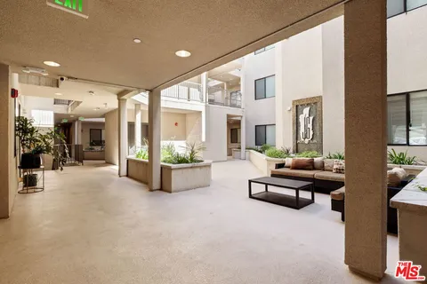 $739,000 | 230 South Jackson Street, Unit 301, Glendale, CA 91205