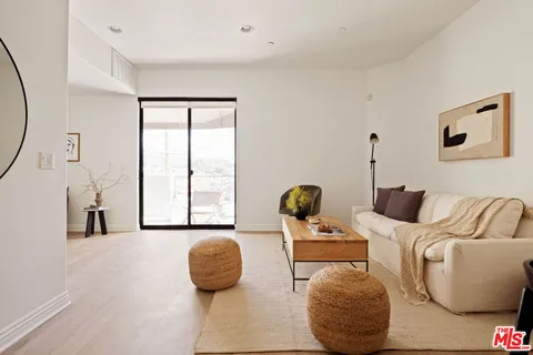 $739,000 | 230 South Jackson Street, Unit 301, Glendale, CA 91205