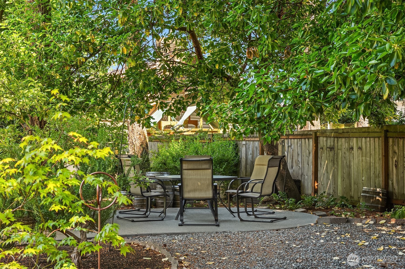 647 Edmonds Way Edmonds, WA 98020 - Photo 33 of 37