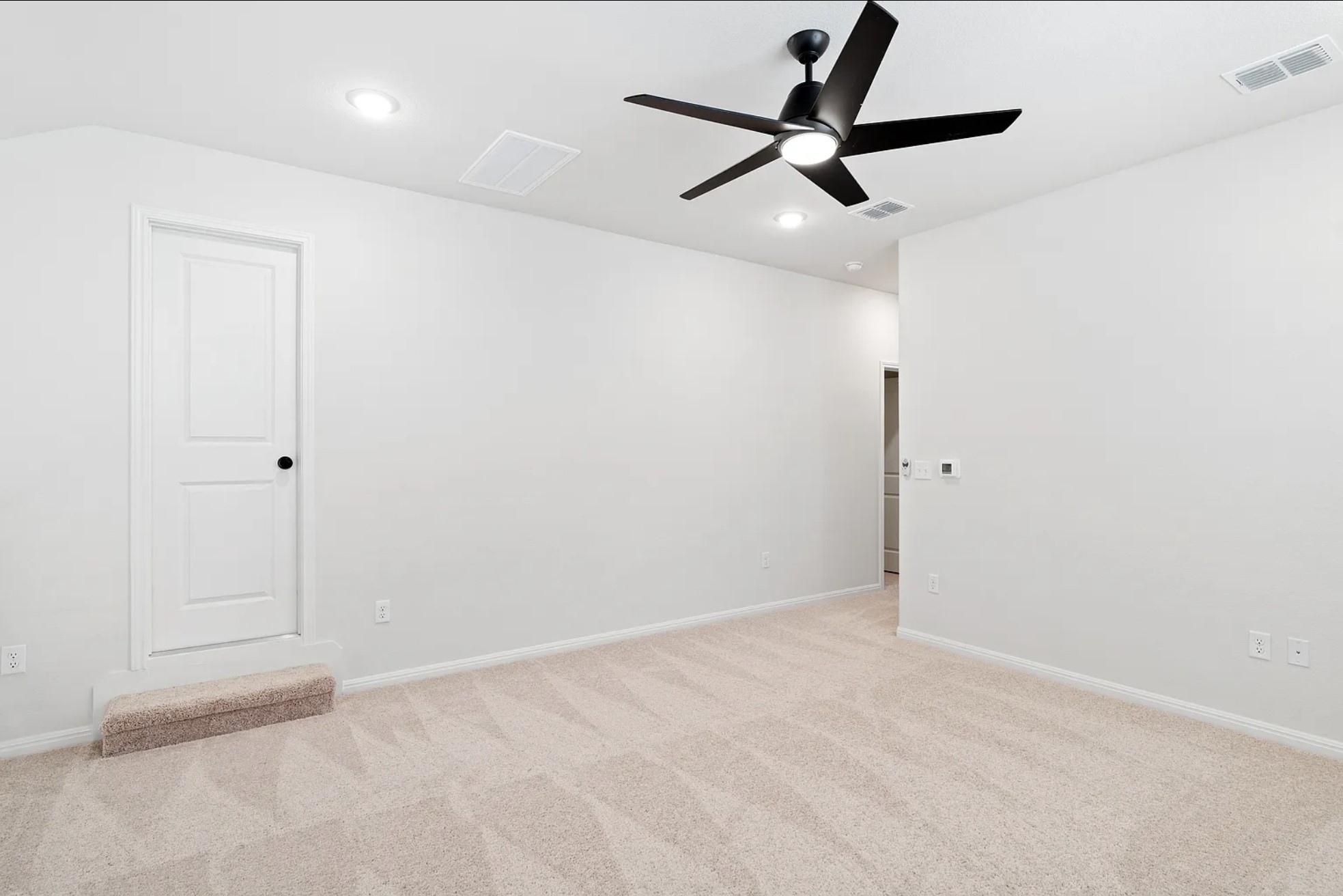 1612 Kit Circle Austin, TX 78758 - Photo 16 of 29 a view of a hallway