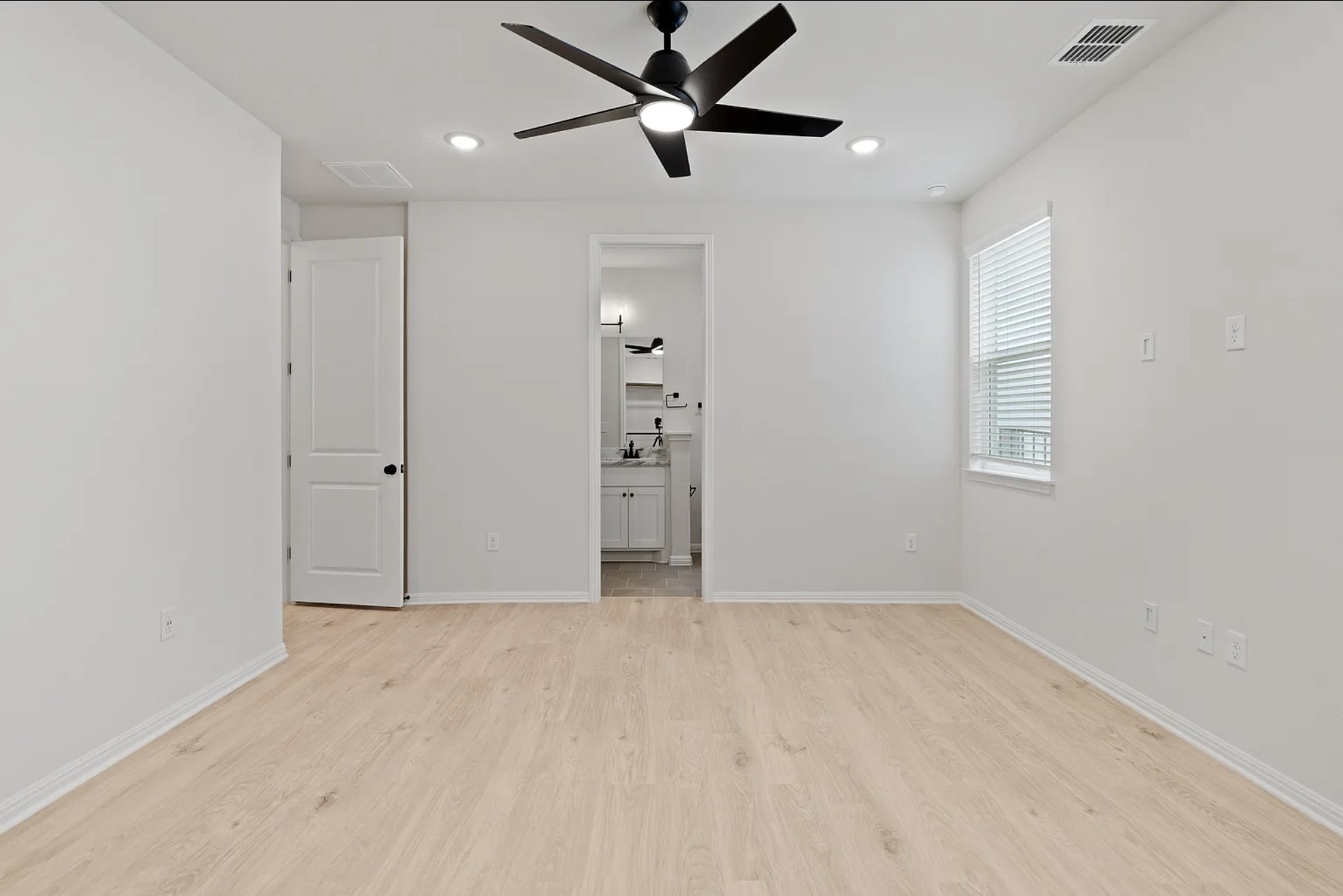 1612 Kit Circle Austin, TX 78758 - Photo 17 of 29 an empty room with closet and windows