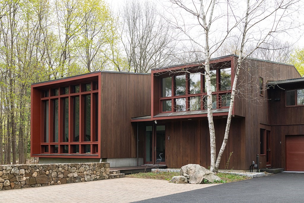 3 Barberry Road Lexington, MA 02421 - Photo 2 of 42 a front view of a house