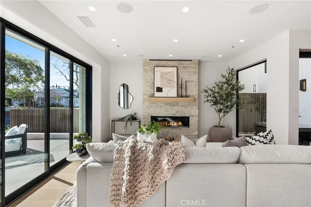 $4,995,000 | 305 Fernleaf Avenue, Corona del Mar, CA 92625