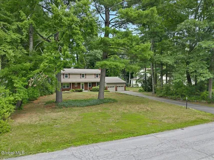 $450,000 | 9 Chestnut Lane, Clifton Park, NY 12065