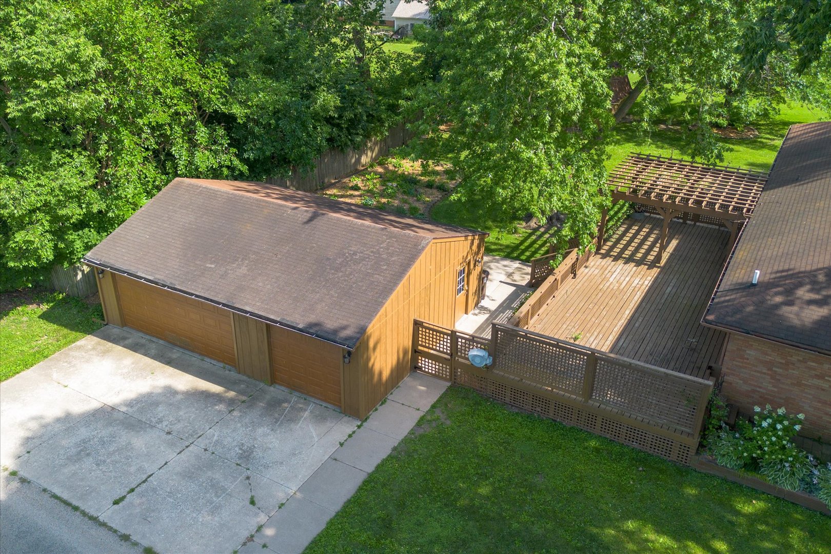 1048 Warren Street Henry, IL 61537 - Photo 7 of 34 a view of backyard with seating area and green space