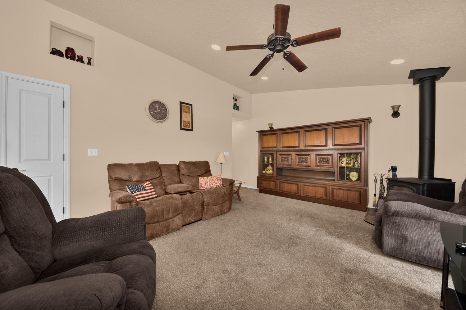 16447 Riley Drive La Pine, OR 97739 - Photo 8 of 33 19