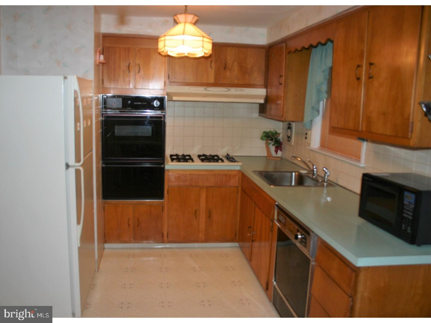 2710 Welsh Road Philadelphia, PA 19152 - Photo 3 of 25 Kitchen