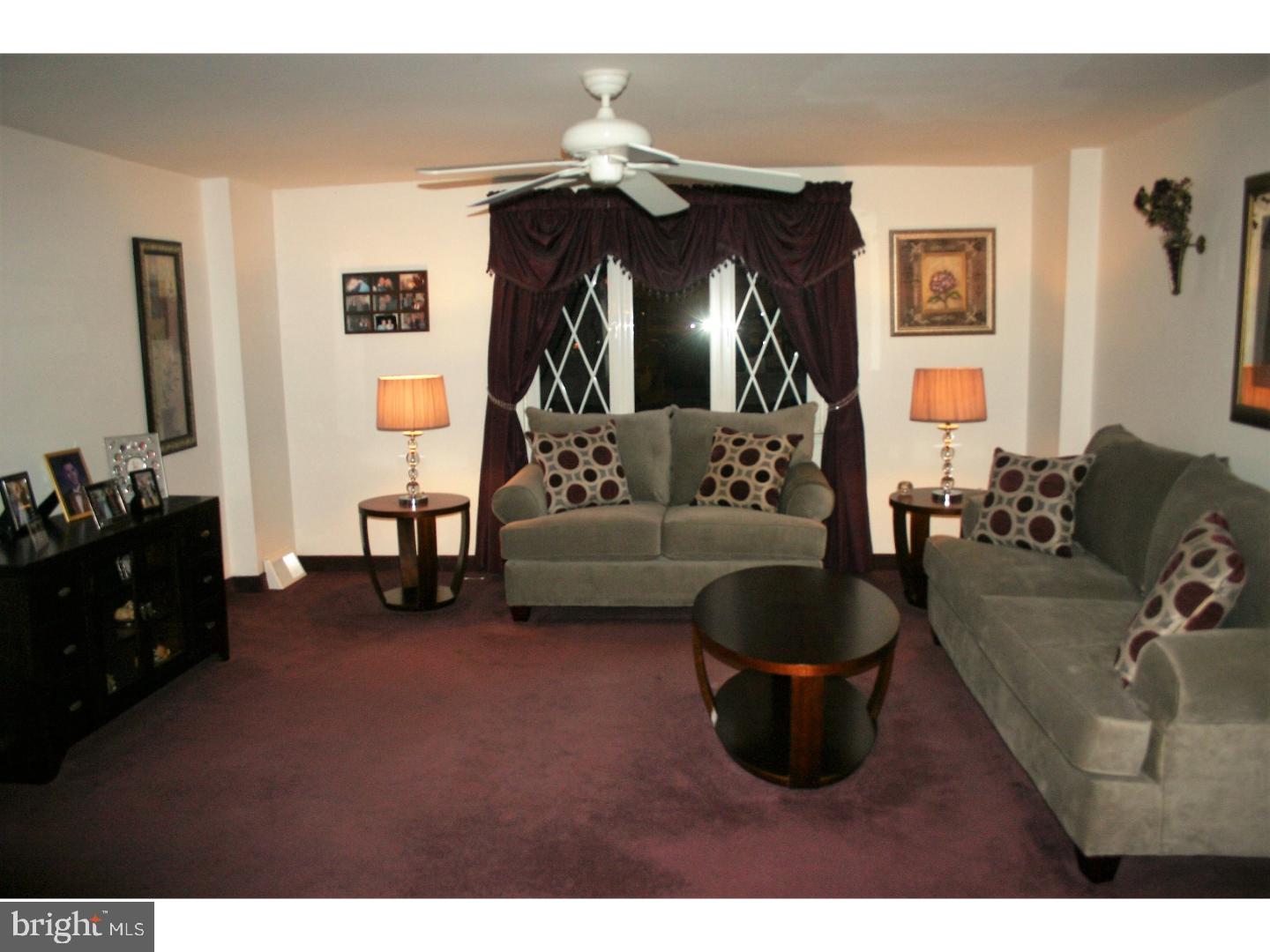 2710 Welsh Road Philadelphia, PA 19152 - Photo 8 of 25 Living Room