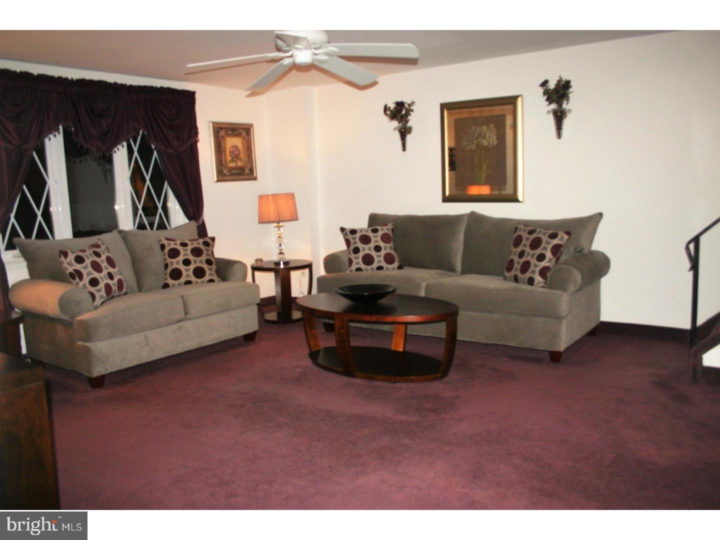 2710 Welsh Road Philadelphia, PA 19152 - Photo 10 of 25 Living Room