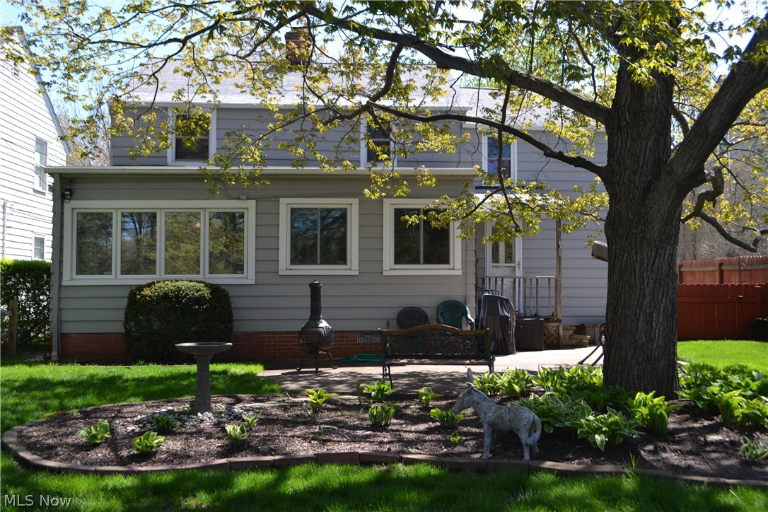 830 Quilliams Road Cleveland Heights, OH 44121 - Photo 31 of 35 Lush green space of perennials and privacy.
