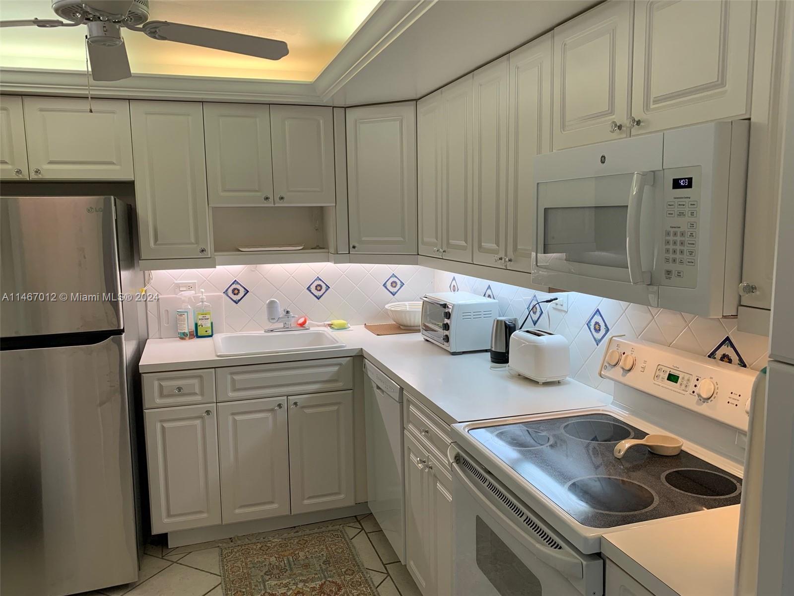 6039 Collins Avenue, Unit 1630 Miami Beach, FL 33140 - Photo 2 of 37 a utility room with dryer and washer