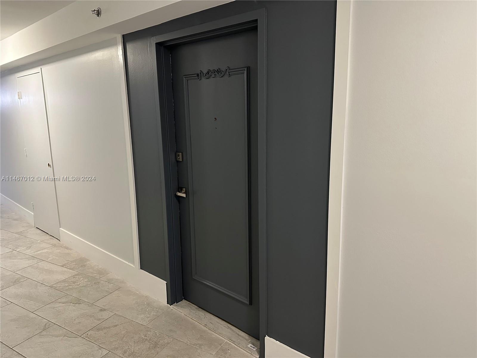 6039 Collins Avenue, Unit 1630 Miami Beach, FL 33140 - Photo 27 of 37 a view of a hallway