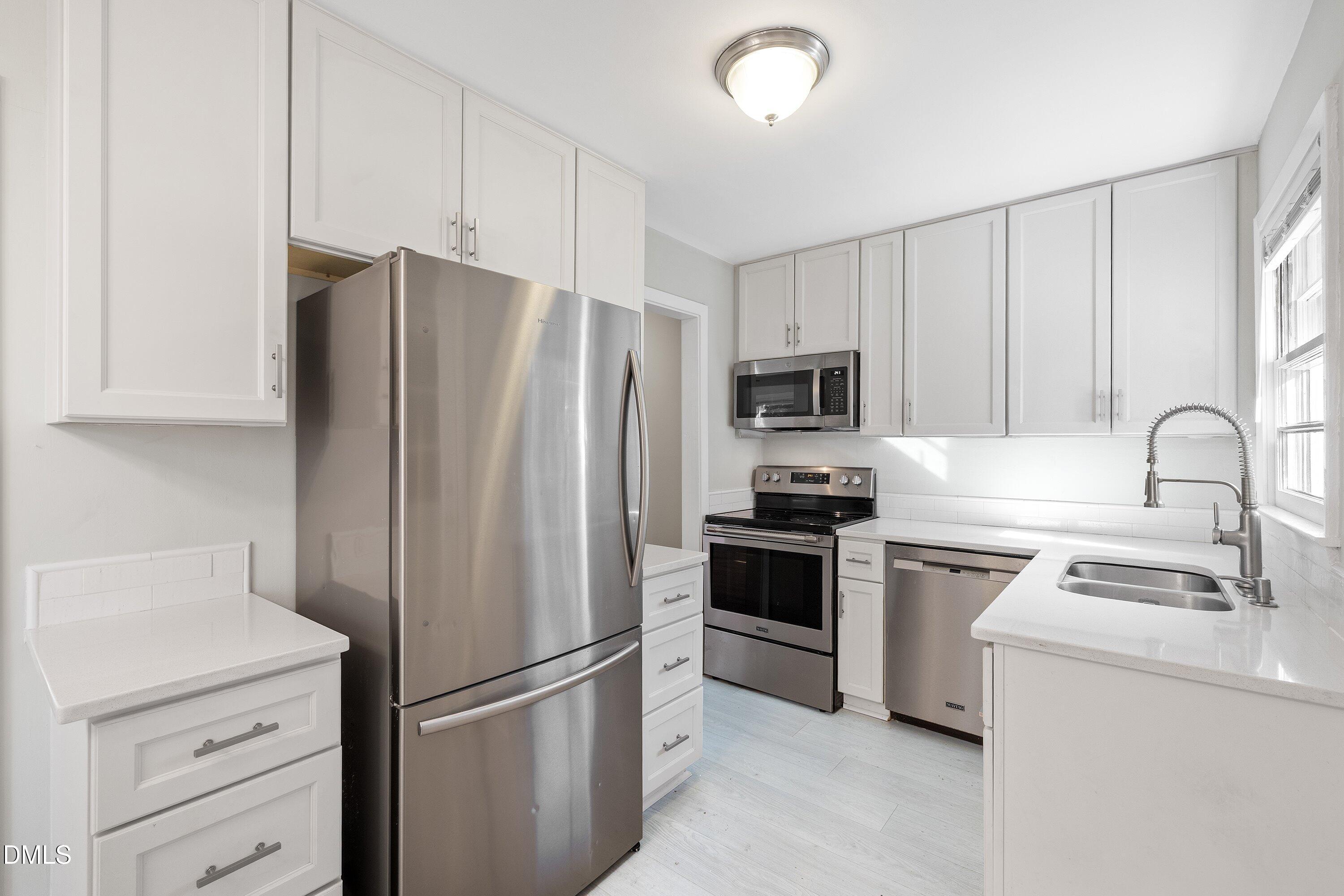 223 Adams Street Cary, NC 27513 - Photo 13 of 30 14-223 Adams_9640