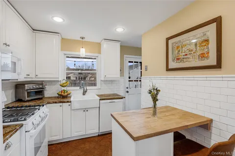 $699,999 | 228 8th Street, Bethpage, NY 11714