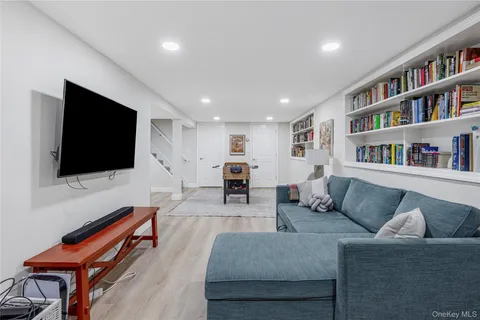 $699,999 | 228 8th Street, Bethpage, NY 11714