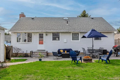 $699,999 | 228 8th Street, Bethpage, NY 11714