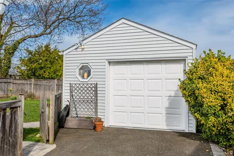 $699,999 | 228 8th Street, Bethpage, NY 11714