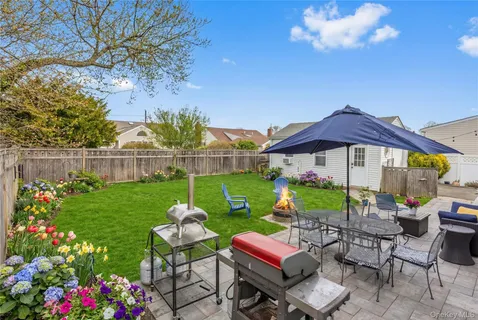 $699,999 | 228 8th Street, Bethpage, NY 11714