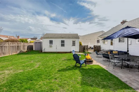 $699,999 | 228 8th Street, Bethpage, NY 11714