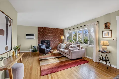 $699,999 | 228 8th Street, Bethpage, NY 11714