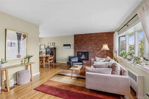 $699,999 | 228 8th Street, Bethpage, NY 11714