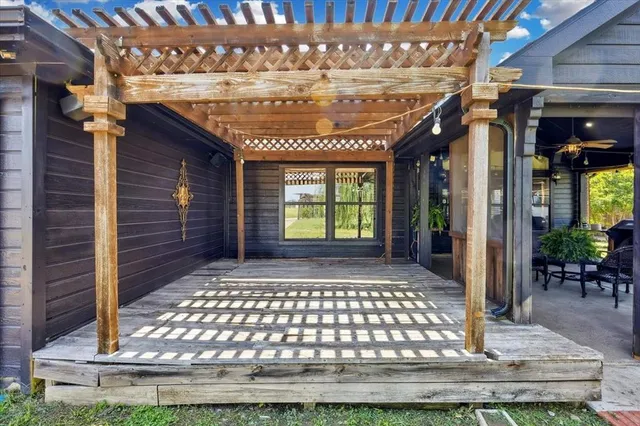 a view of entryway with a rug
