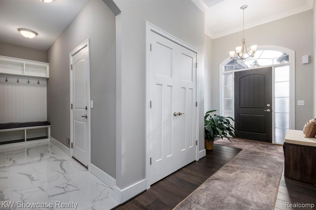 1037 Birkshire Ridge Rochester Hills, MI 48307 - Photo 4 of 44