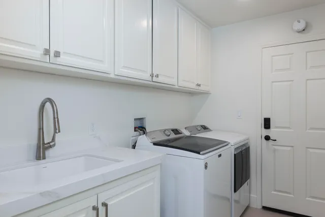 a close view of sink and tap