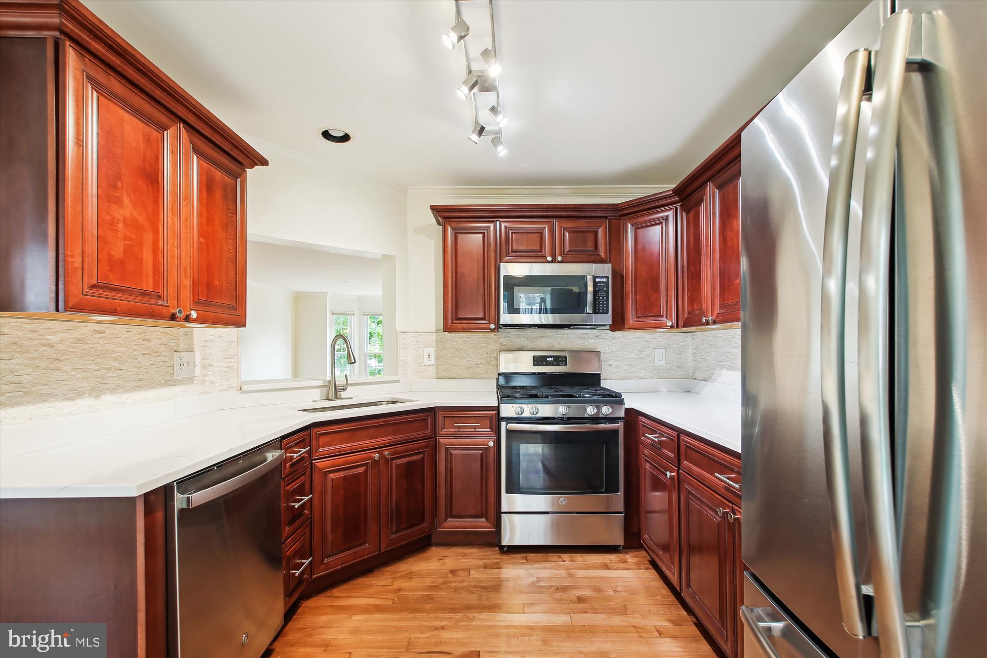 707 Howards Loop Annapolis, MD 21401 - Photo 3 of 33