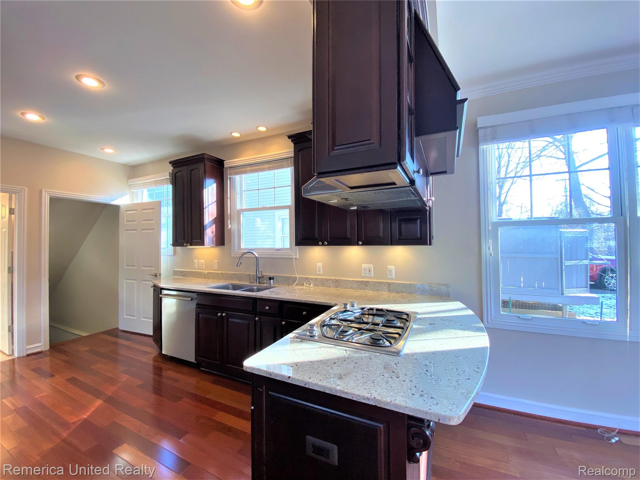 916 Ruffner Avenue Birmingham, MI 48009 - Photo 8 of 35 47.jpg