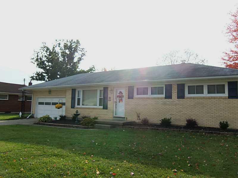 2567 Cavins Drive Springfield, OH 45503 - Photo 2 of 22