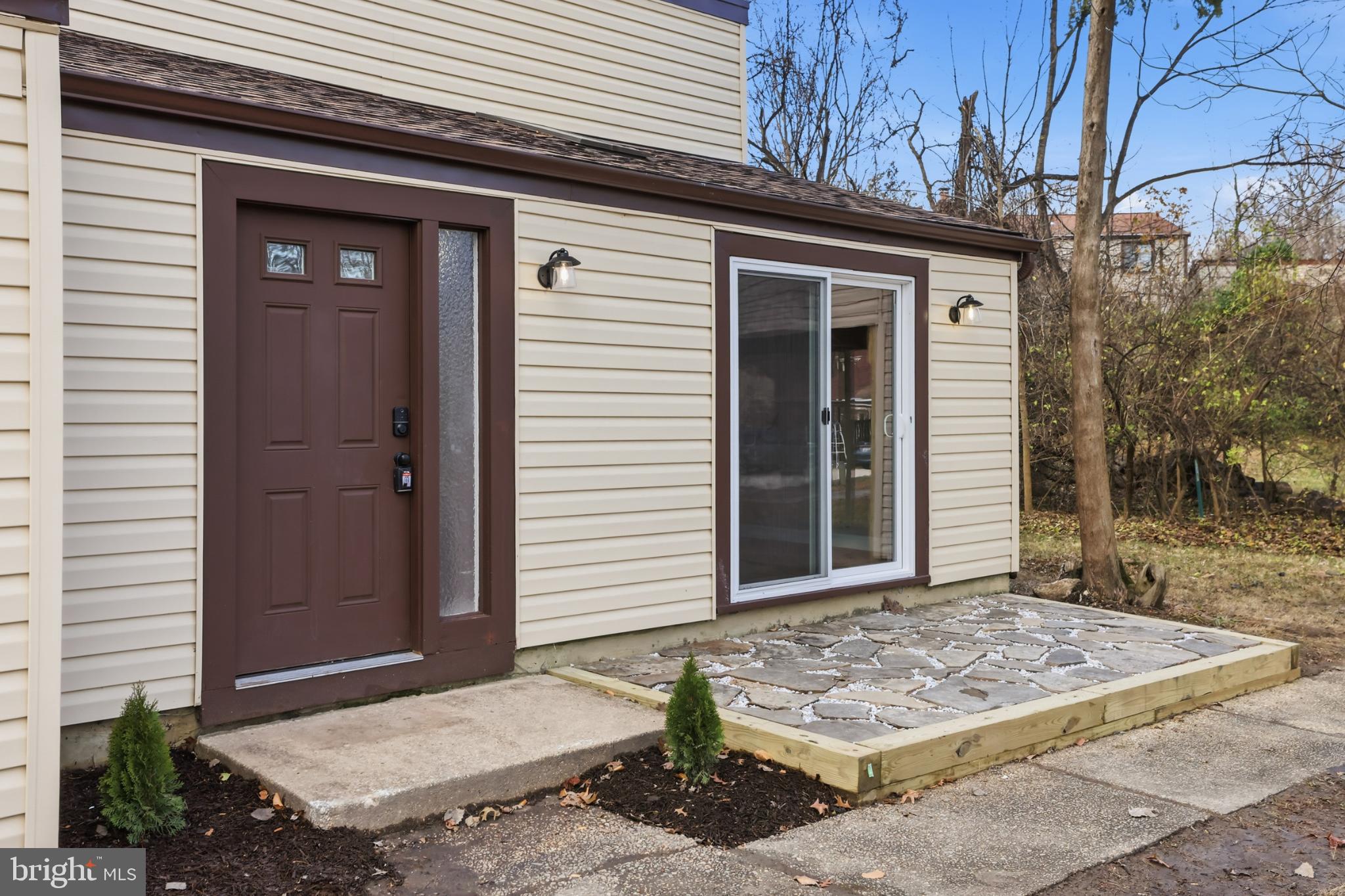 9029 Flicker Place Columbia, MD 21045 - Photo 7 of 31 Charming entryway with modern touches.