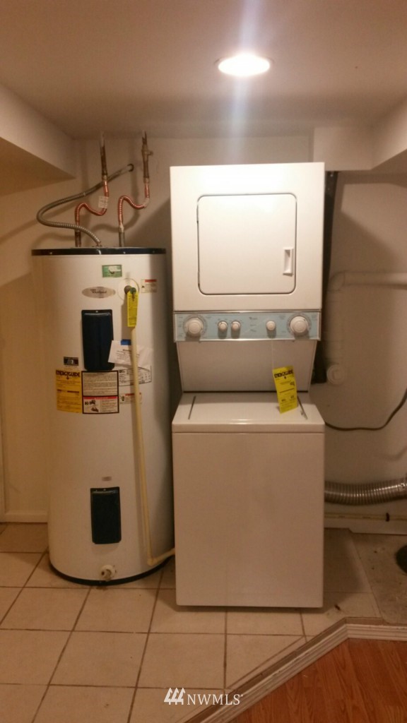 12053 70th Avenue South Seattle, WA 98178 - Photo 12 of 12