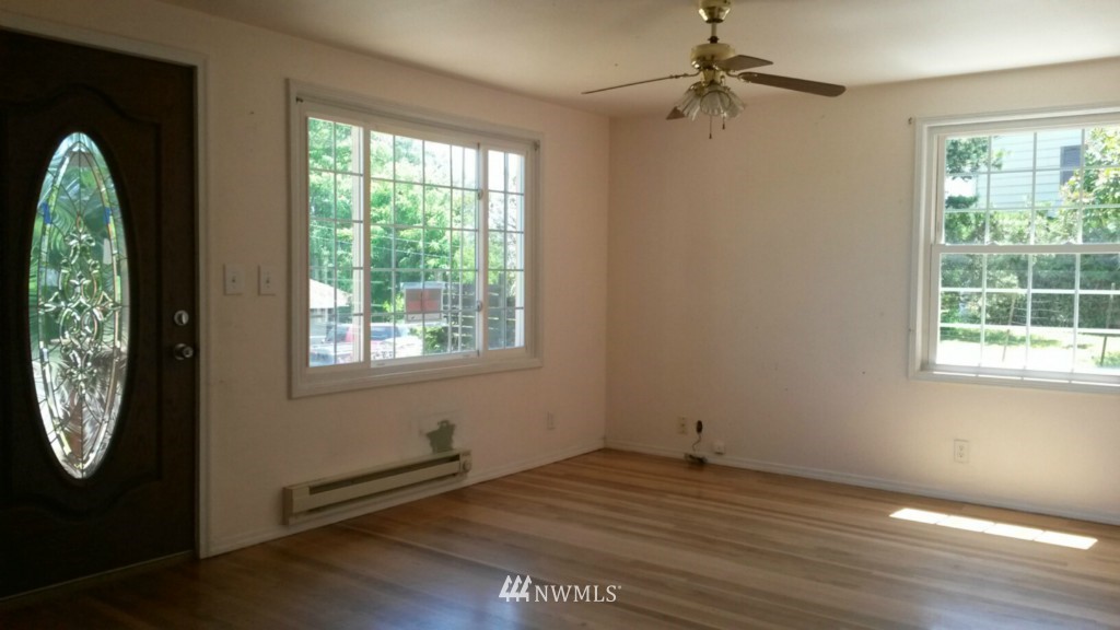 12053 70th Avenue South Seattle, WA 98178 - Photo 3 of 12