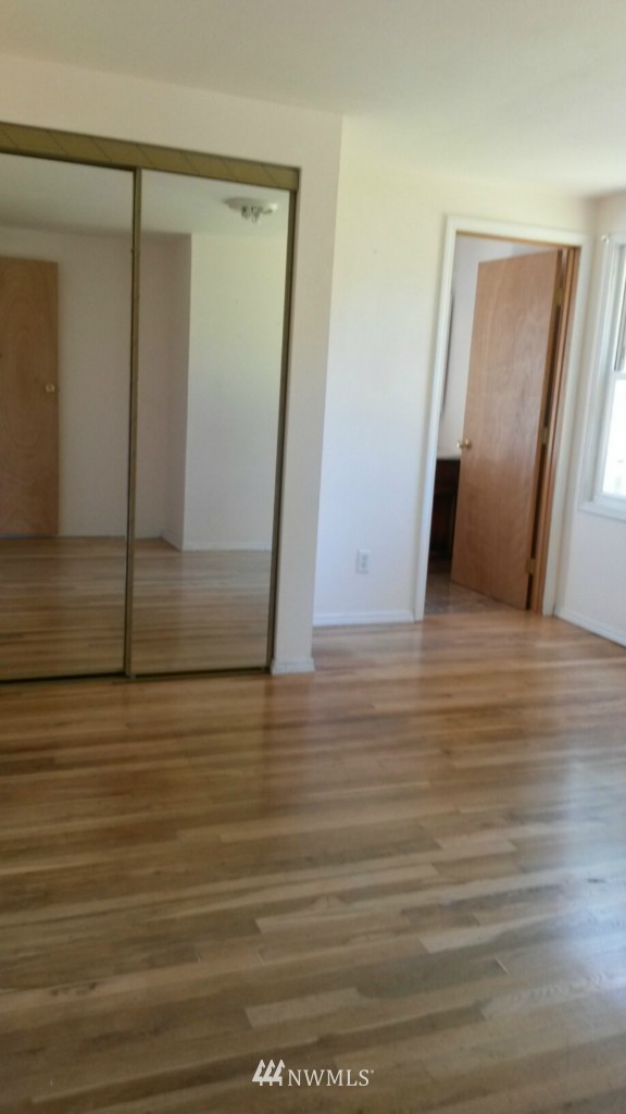 12053 70th Avenue South Seattle, WA 98178 - Photo 4 of 12