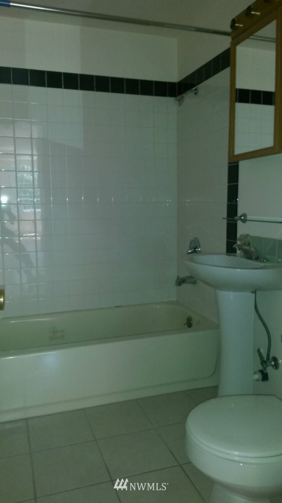 12053 70th Avenue South Seattle, WA 98178 - Photo 6 of 12