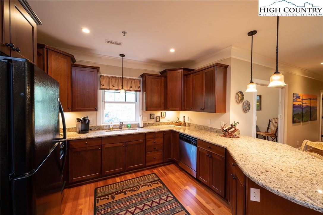 216 Dale Street, Unit 302 Boone, NC 28607 - Photo 18 of 40 Gallery Image 18